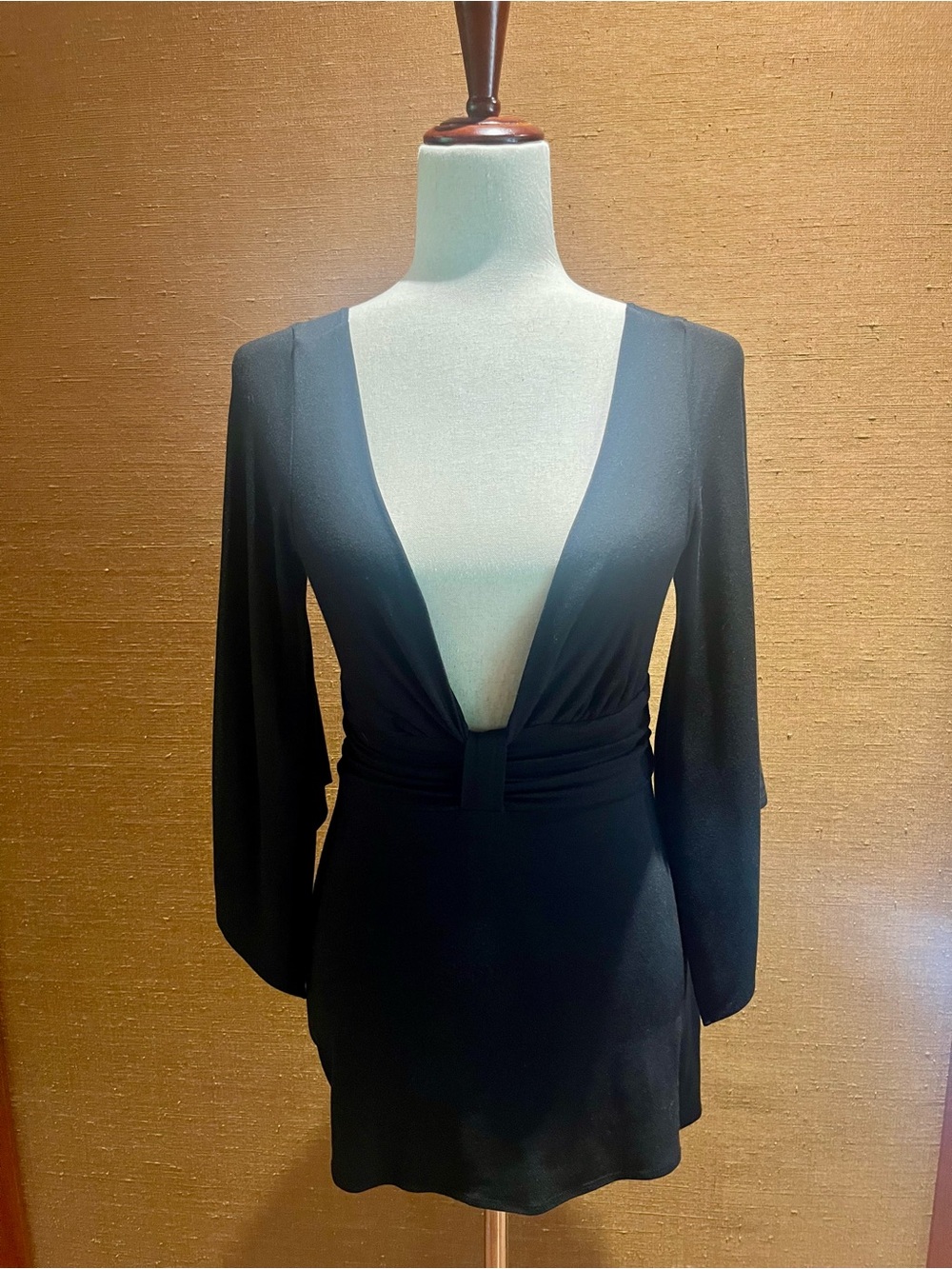 Tart Black Deep V-Neck Long Sleeve Stetch Top